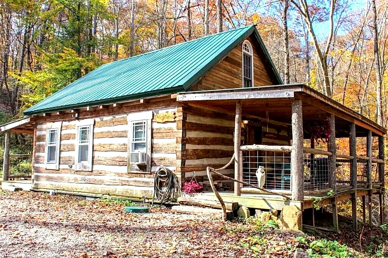 1800s Rustic Log Montana Cabin near Hocking Hills