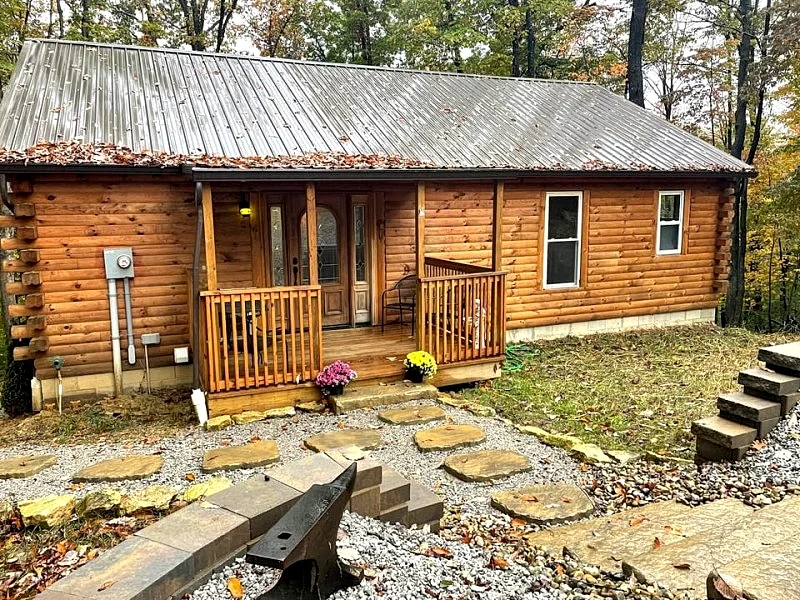 Luxury Cavalier Log Cabin in Hocking Hills with Hot Tub