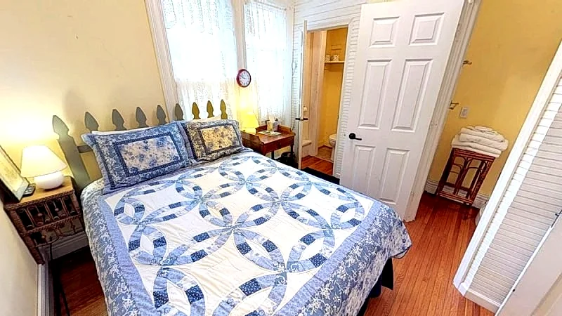 Posy Room Bed and Breakfast near Hocking Hills with Hot Tub