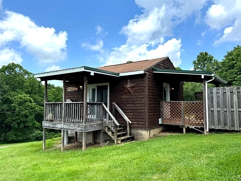 Cozy Hocking Hills Couples Cabin | Private Hot Tub