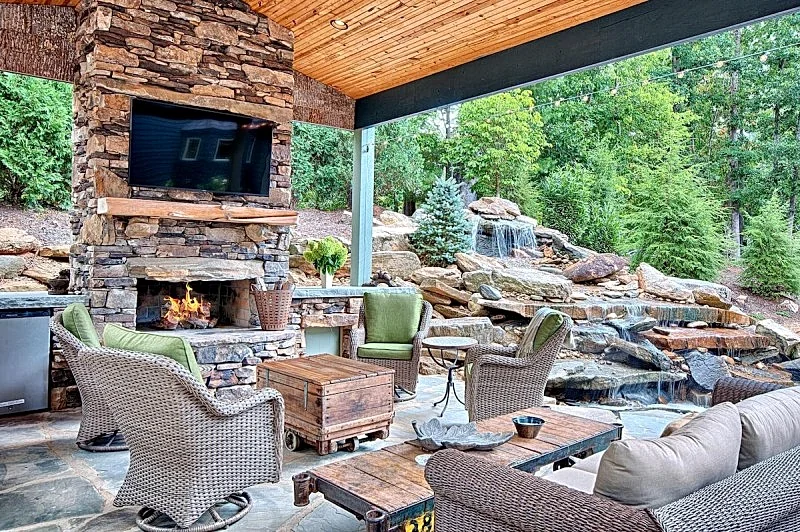 Luxury 4 King Bdrm, 4.5 Bth, Pavilion; Fire Place, TV, Waterfall, Fire Pit