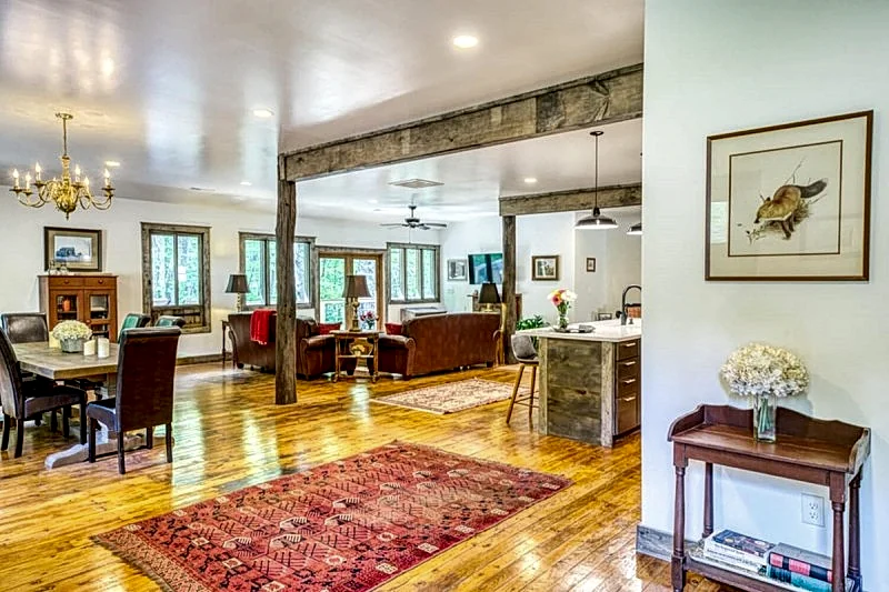 Modern Converted Barn,3 Kng Bdrms,3.5 Baths,Mtn Creek/Pool TBL/Deck Gas Fire TBL