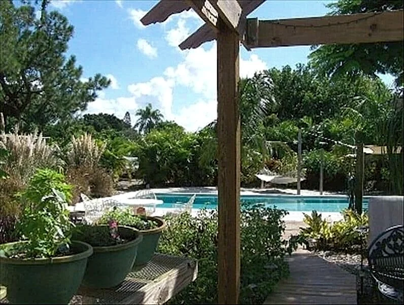 Private tropical paradise 155 5 Star reviews. No cleaning, pet fees. Clothing opt.