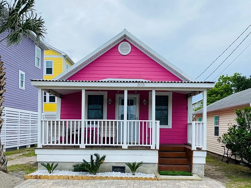 Cutest Cottage on the Beach- FREE WIFI and Laundry Included