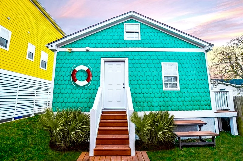 Adorable Beach Bungalow- All high end finishes- WIFI- BRAND NEW- Linens provided