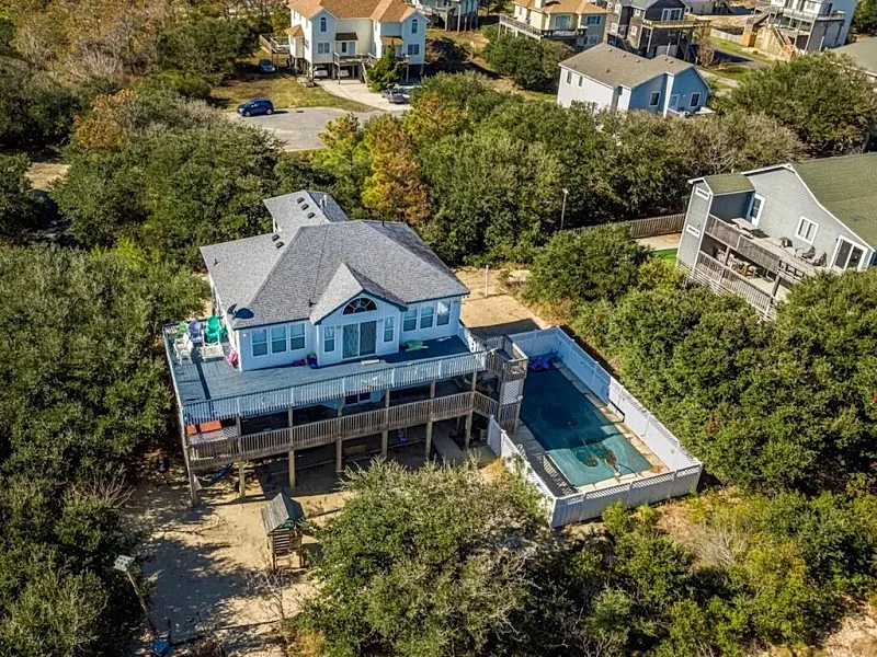 Secluded, socially-distanced ocean getaway. Pool/hot tub. Walk to beach in 4 min