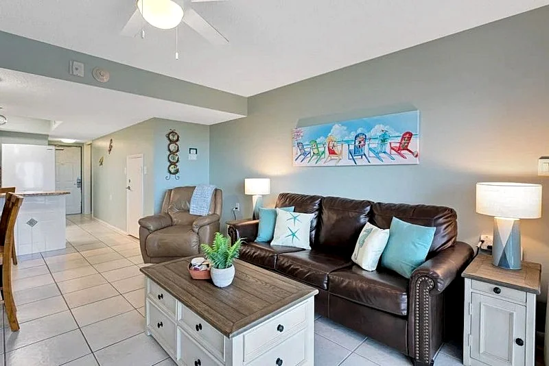 Right on the Beach. Family & Pet Friendly. Great Ocean views