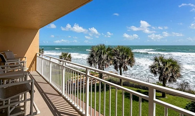 Direct Ocean View Condo w/ Extra Large Balcony & Heated Pool