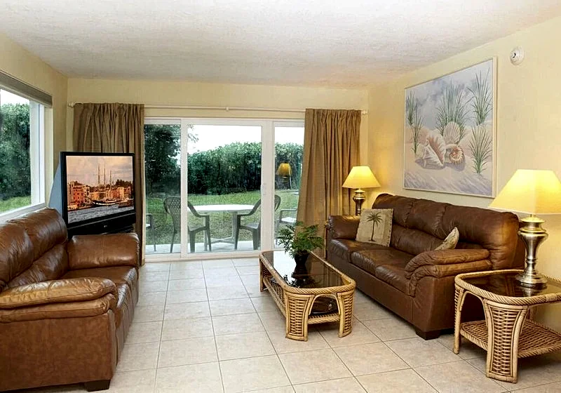 Spacious – Ground floor right on the Beach!