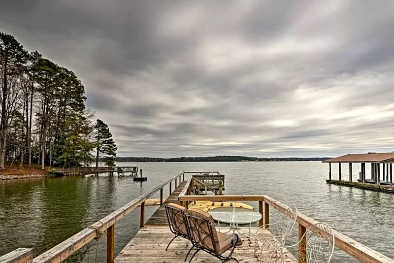 WATERFRONT! Lake Norman Vacation Rental and Corporate Housing 2 Bedrooms