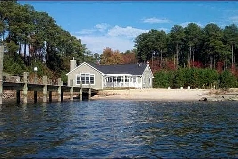 Cedar Point 6.5 Acre Waterfront Family Retreat With Pool And Sandy Beach!