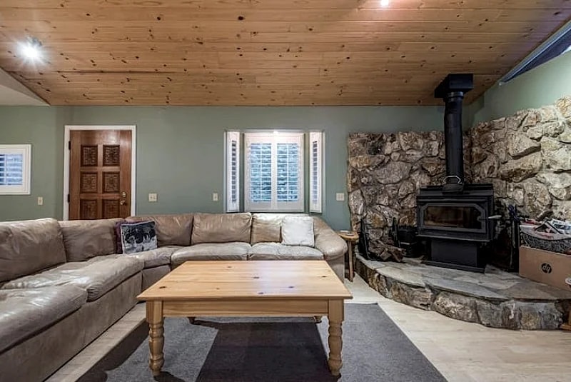 California Beach Rentals | 4BR Lake Home in the Woods HOT TUB HOA Beach in Carnelian Bay, California, United States — photo 2
