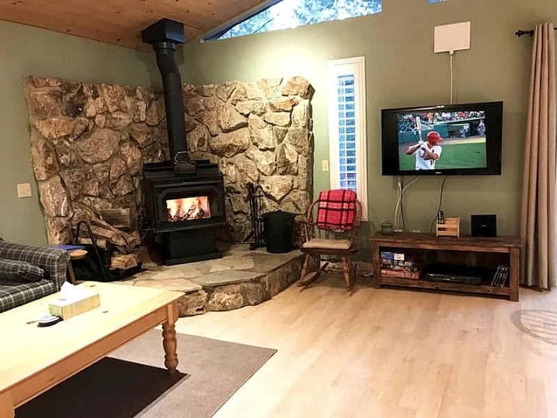 California Beach Rentals | 4BR Lake Home in the Woods HOT TUB HOA Beach in Carnelian Bay, California, United States — photo 3