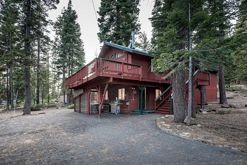 California Beach Rentals | 4BR Lake Home in the Woods HOT TUB HOA Beach in Carnelian Bay, California, United States — photo 4