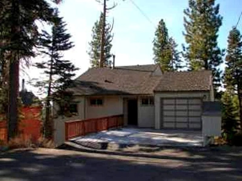 Tahoe Beach Vacation Rentals | 4BR Home Hot Tub near Northstar in Kings Beach, California, United States — photo 3