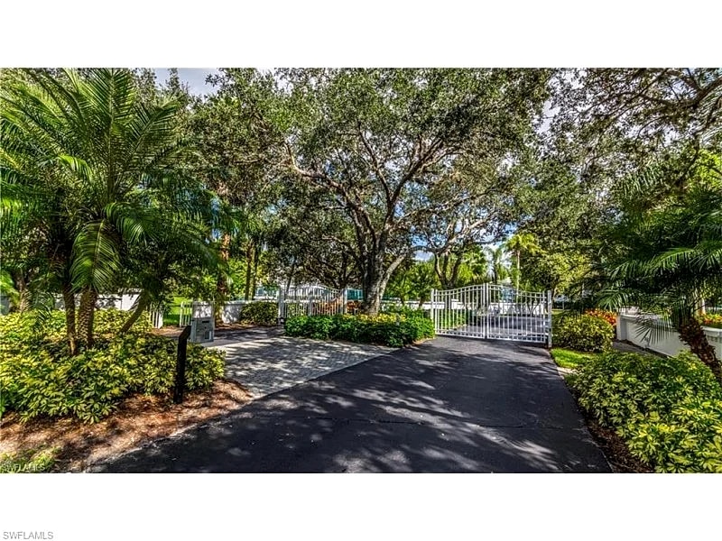 Twelve Oaks CIR | Naples Vacation Condo in Naples, Florida, United States — photo 5