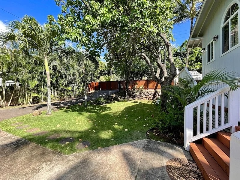 Amazing Location & Beach. 200 plus 5-Star Reviews! Hot Tub, AC, 4 Bikes & More! in Oahu, Hawaii, United States — photo 2