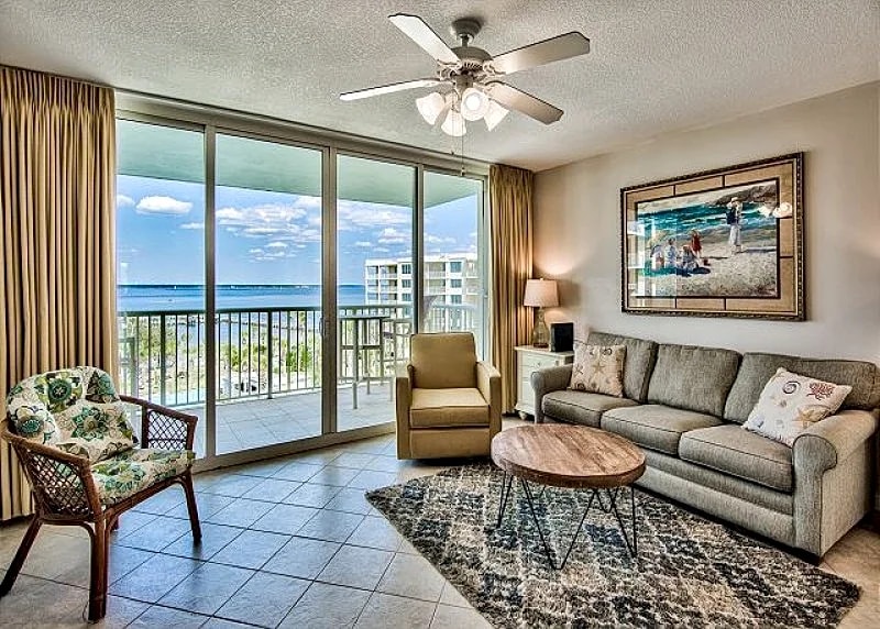 Destin West Pelican 606