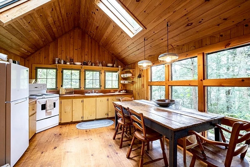 Lucy Lake Cottage #390, 3-BR, 2-BA in Huntsville in Huntsville, Ontario, Canada — photo 4