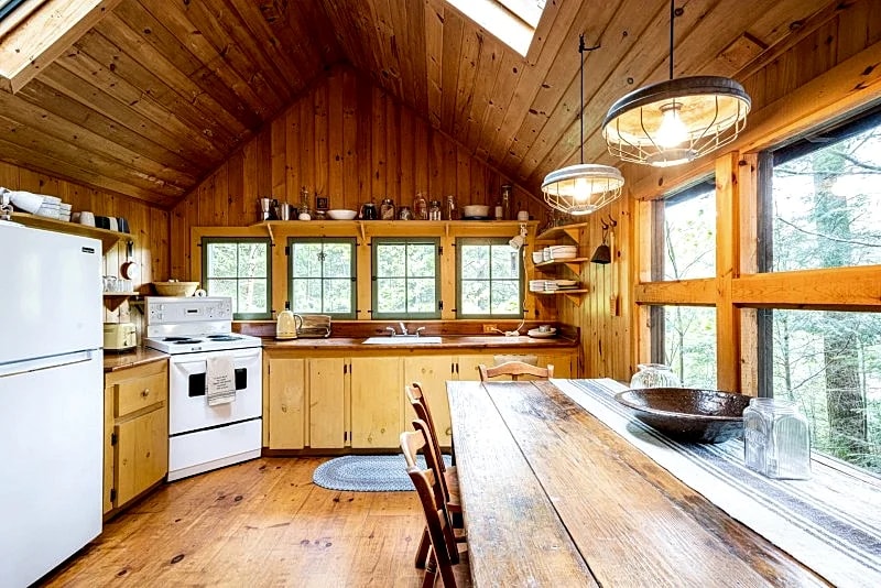 Lucy Lake Cottage #390, 3-BR, 2-BA in Huntsville in Huntsville, Ontario, Canada — photo 5
