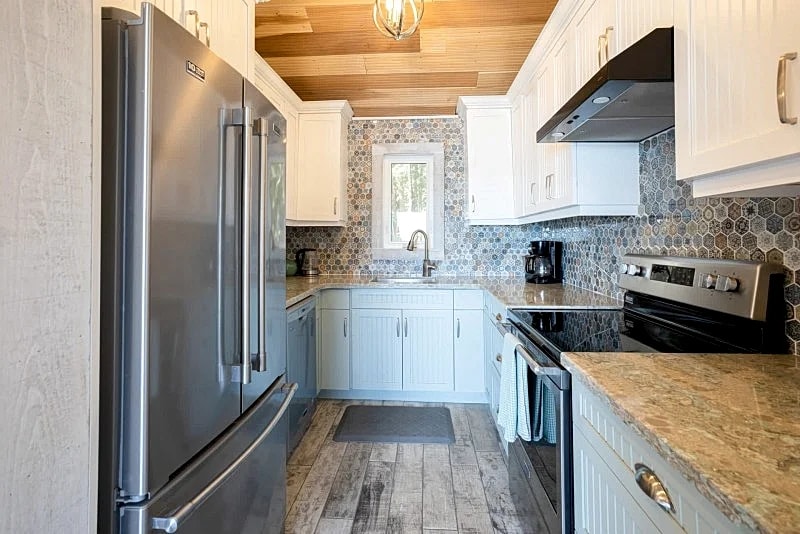 Skeleton Lake Cottage #153, 1-BR, 1-BA in Huntsville in Huntsville, Ontario, Canada — photo 4