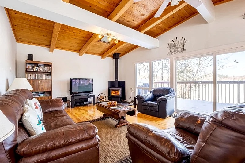 Lake Vernon Cottage #111, 4-BR, 1-BA, Huntsville in Huntsville, Ontario, Canada — photo 4