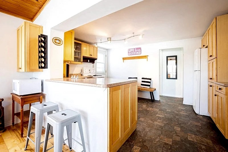 Lake Vernon Cottage #111, 4-BR, 1-BA, Huntsville in Huntsville, Ontario, Canada — photo 5