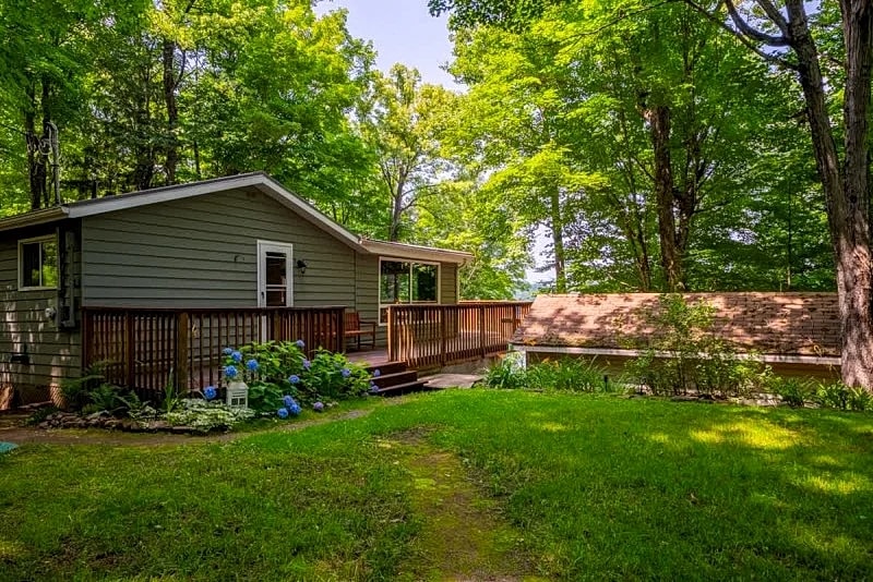 Lake Vernon Cottage #111, 4-BR, 1-BA, Huntsville in Huntsville, Ontario, Canada — photo 3