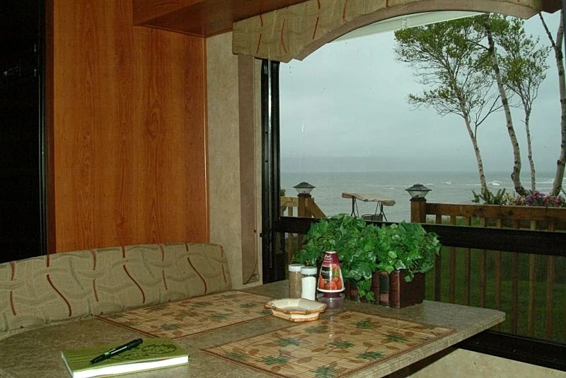 Tropical Oceanfront Cottage in Englishtown, Nova Scotia, Canada — photo 3
