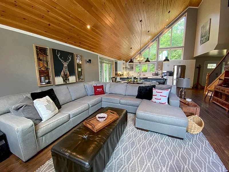 Lakefront Cottage #617 on Beautiful Halls Lake, Minden in Algonquin Highlands, Ontario, Canada — photo 4