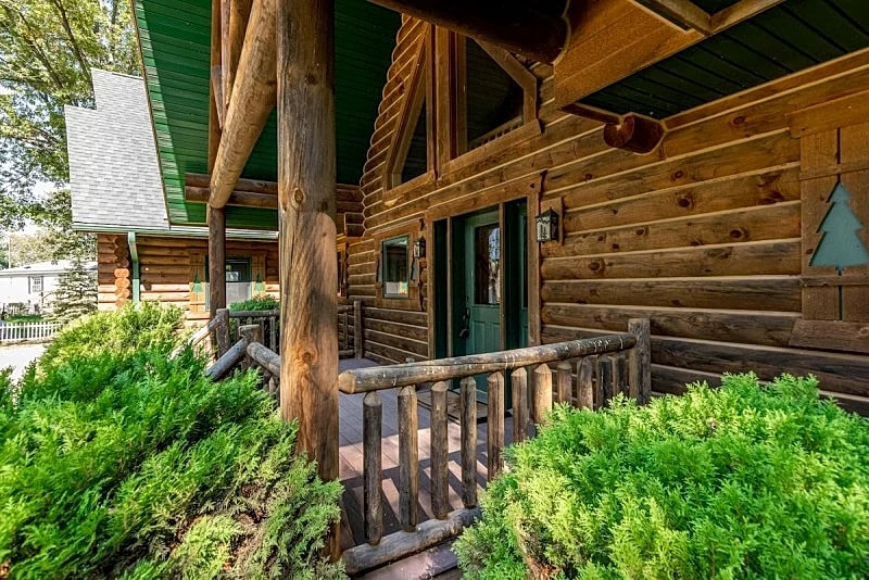 LOVELY LAKEFRONT HOME ON THE SHORES OF CASTLE ROCK LAKE WITH PRIVATE PIER in Necedah, Wisconsin, United States — photo 2