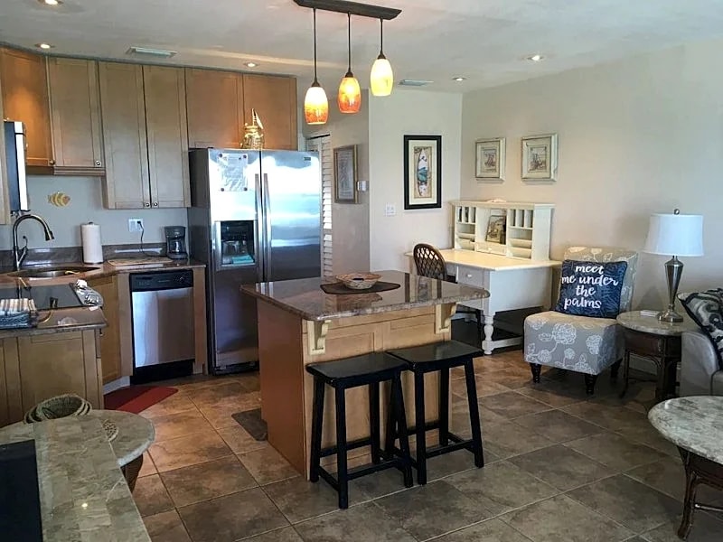 Beautiful Treasure Island and Directly on Sunset Beach! Location, Location!!!!! in Treasure Island, Florida, United States — photo 2