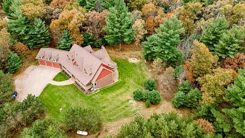 LAKEFRONT FAMILY RETREAT ON THE EASTERN SIDE OF CASTLE ROCK LAKE - PET FRIENDLY in Friendship, Wisconsin, United States — photo 5
