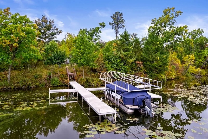 CHARMING FAMILY HOME ON CASTLE ROCK LAKE in Necedah, Wisconsin, United States — photo 5