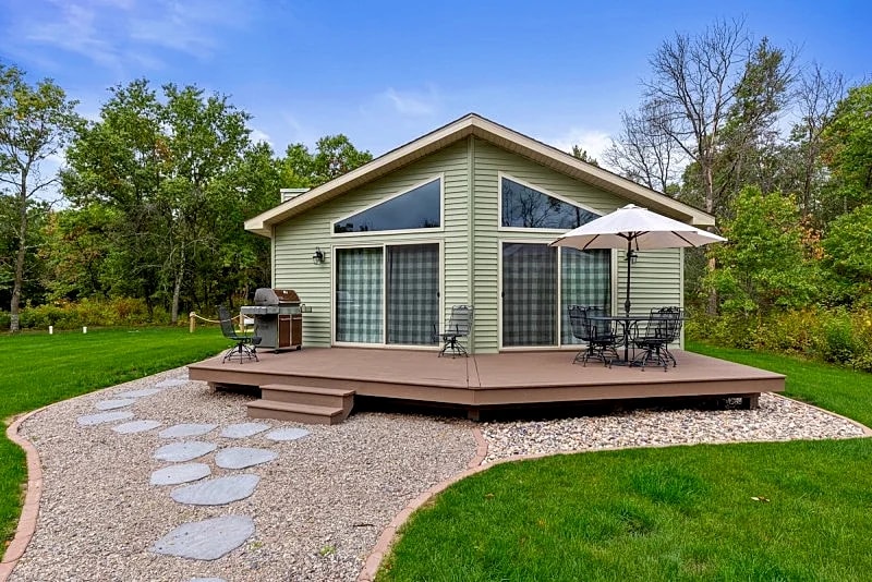 CHARMING FAMILY HOME ON CASTLE ROCK LAKE in Necedah, Wisconsin, United States — photo 2