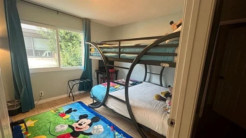 Magicway Villas + Mini's Poolside + Walk to Disney +3 Bedrooms + 3 Pools in Anaheim, California, United States — photo 3