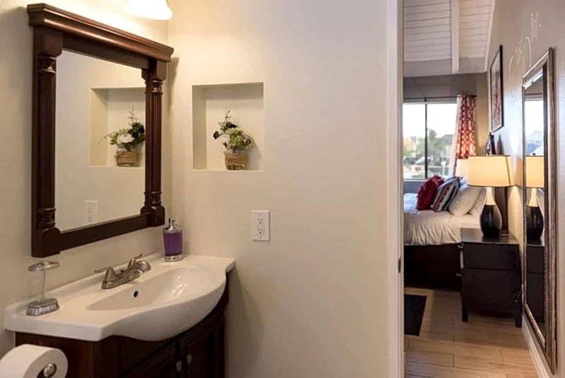 Magicway Villas + Mini's Poolside + Walk to Disney +3 Bedrooms + 3 Pools in Anaheim, California, United States — photo 5