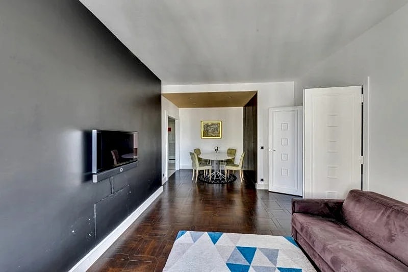 1 Bedroom Champs Elysées MONTAIGNE in Avenue Montaigne, Paris, France — photo 5