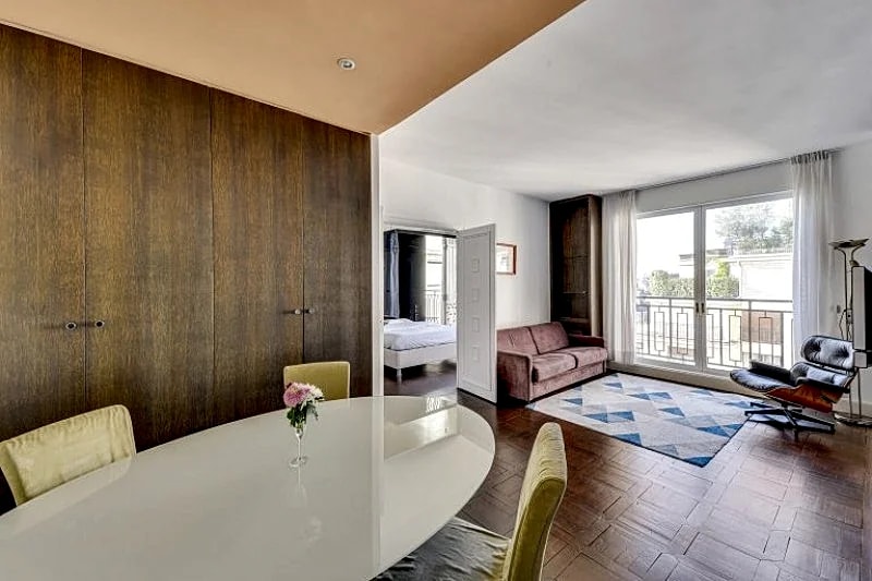 1 Bedroom Champs Elysées MONTAIGNE in Avenue Montaigne, Paris, France — photo 2
