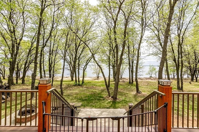 ONE OF A KIND FAMILY BEACH FRONT HOME ON LAKE PETENWELL - PET FRIENDLY in Necedah, Wisconsin, United States — photo 2