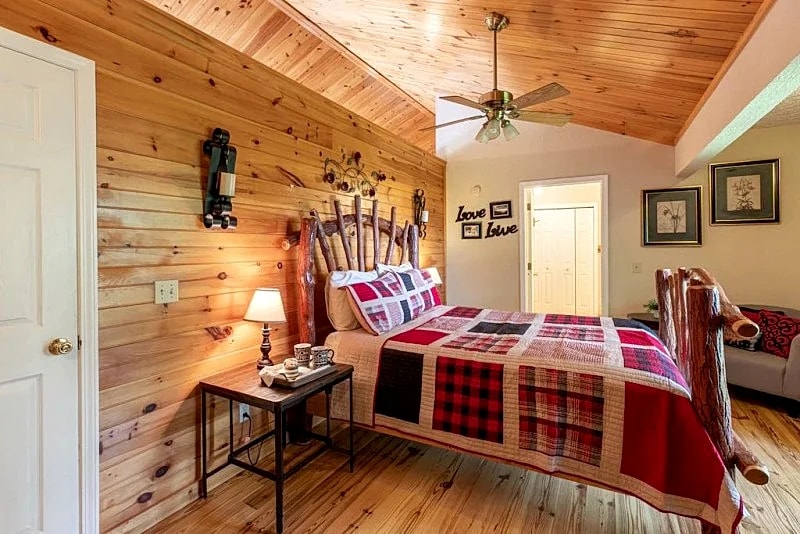 Great View! Pool Table, Hot Tub, Privacy, Fireplace, Honeymoon, Hiking, Relax! in Sevierville, Tennessee, United States — photo 5