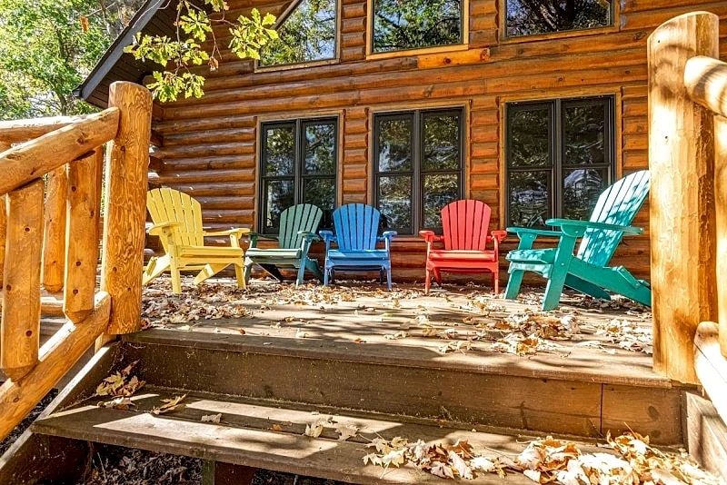 BEAUTIFUL LOG HOME ON THE WESTERN SHORES OF LAKE PETENWELL - PET FRIENDLY in Necedah, Wisconsin, United States — photo 3