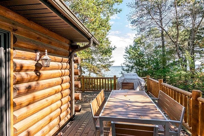 BEAUTIFUL LOG HOME ON THE WESTERN SHORES OF LAKE PETENWELL - PET FRIENDLY in Necedah, Wisconsin, United States — photo 4