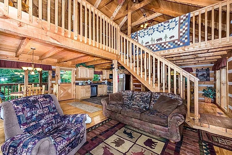 Private Smoky Mtn Log Cabin with Great Mountain View! Hot Tub! Pool Table, WiFi in Pigeon Forge, Tennessee, United States — photo 3