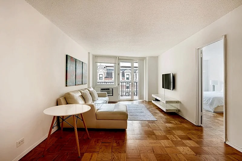 COLUMBUS CIRCLE: 3 BEDS 2 BATHS WITH PRIVATE BALCO in New York City, New York, United States — photo 3