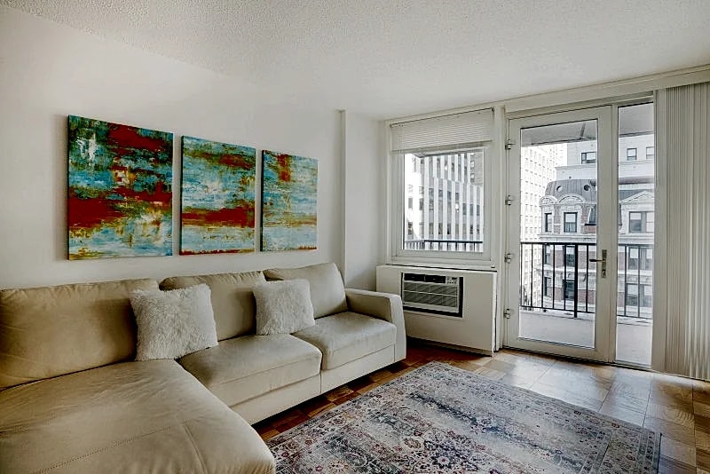COLUMBUS CIRCLE: 3 BEDS 2 BATHS WITH PRIVATE BALCO in New York City, New York, United States — photo 2