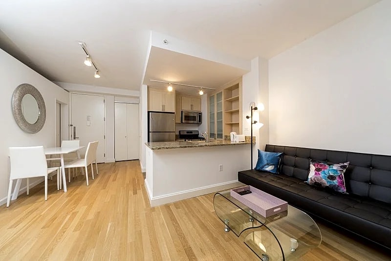 21E- FINANCIAL DISTRICT in New York City, New York, United States — photo 2