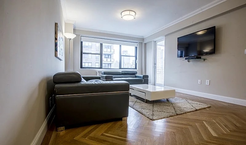 UPPER EAST SIDE - 3 BEDROOMS / 2 BATHROOMS in New York City, New York, United States — photo 4