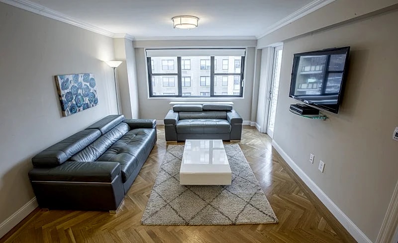 UPPER EAST SIDE - 3 BEDROOMS / 2 BATHROOMS in New York City, New York, United States — photo 3