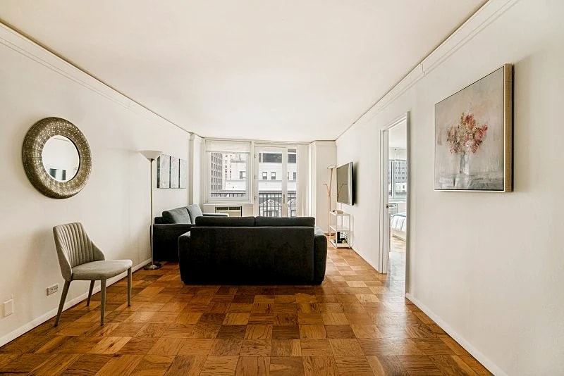 COLUMBUS CIRCLE: 3 BEDS 2 BATHS WITH PRIVATE BALCO in New York City, New York, United States — photo 2
